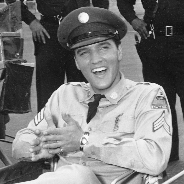 Elvis Presley usando el Hamilton Ventura