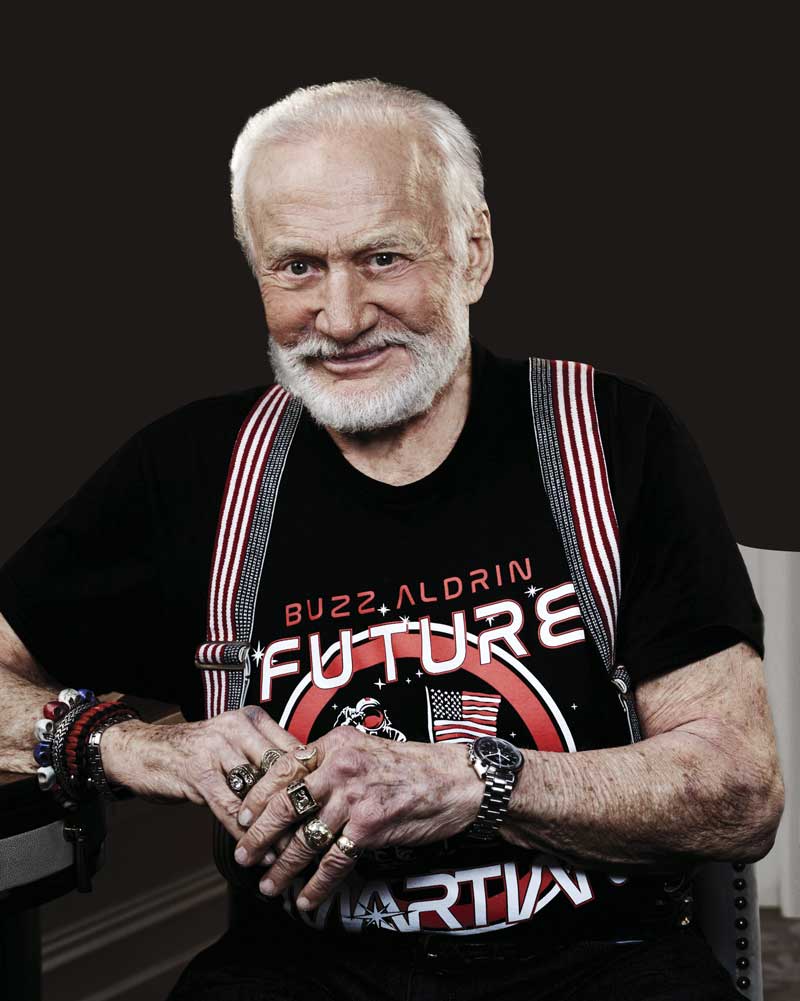 Buzz Aldrin para Revolution