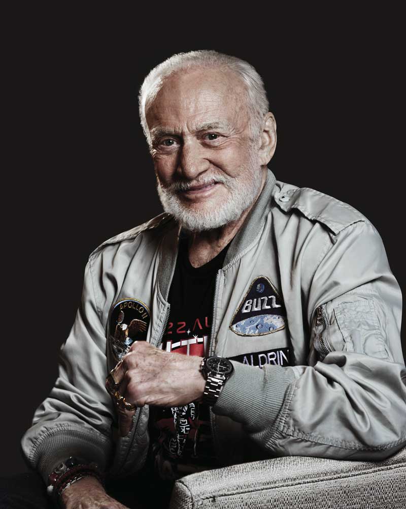 Buzz Aldrin para Revolution