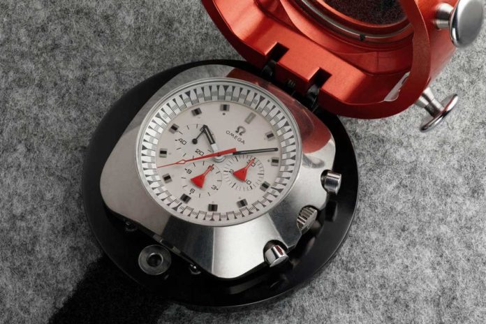 El prototipo Alaska I de 1969 con su escudo térmico de aluminio rojo brillante; el primer reloj de pulsera manufacturado en titanio, en todo el mundo (Imagen: omegawatches.com)