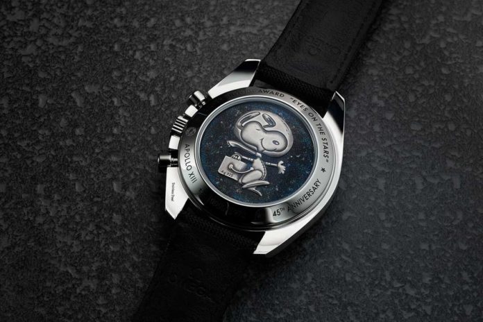 Omega Speedmaster Silver Snoopy Tribute to Apollo 13 (© omegawatches.com)