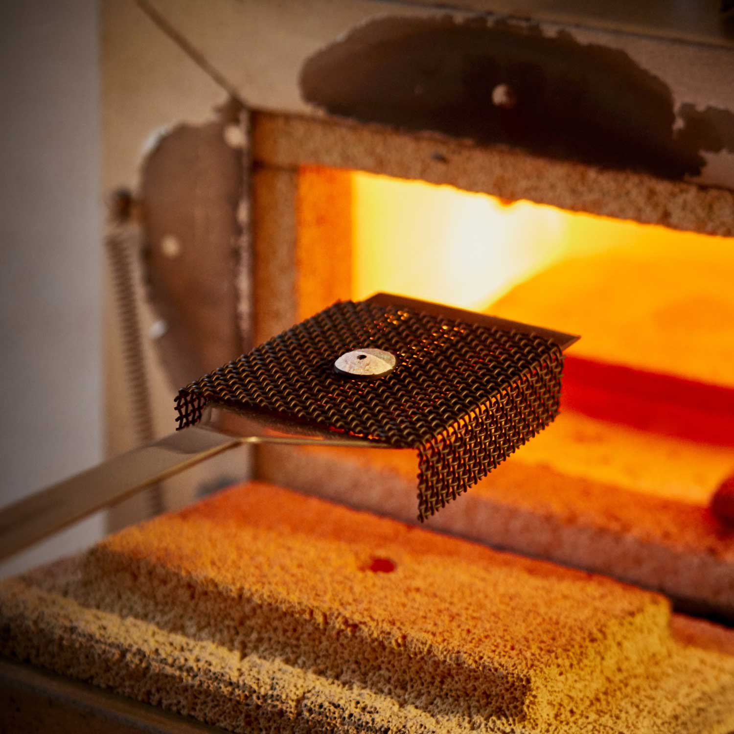 Heating the 5N gold visor (Image: Jerome Bryon)
